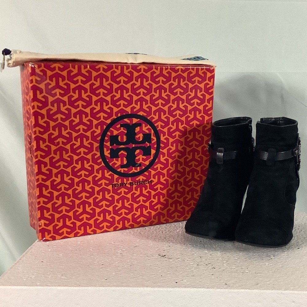Tory Burch Aaden Black Suede Wedge Ankle Boots Logo Medallion 22118684 Size 8.5M